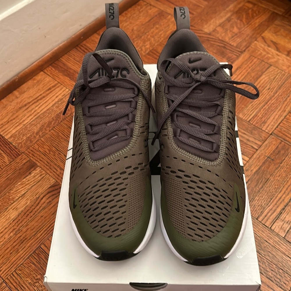 Nike air max 270 medium olive men’s 8.5, worn twice